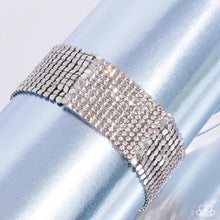 Load image into Gallery viewer, Paparazzi Disco Dame - White Bracelet