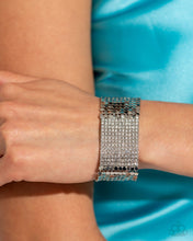 Load image into Gallery viewer, Paparazzi Disco Dame - White Bracelet