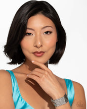 Load image into Gallery viewer, Paparazzi Disco Dame - White Bracelet