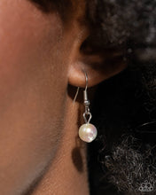 Load image into Gallery viewer, Paparazzi Dual Daydream / Pearl Pairing - Silver Set