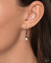 Load image into Gallery viewer, Paparazzi Active GLISTENING - Brass Necklace