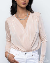 Load image into Gallery viewer, Paparazzi Complete Look - White Rhinestone Set