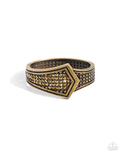 Load image into Gallery viewer, Paparazzi Order Of The Arrow - Brass Bracelet