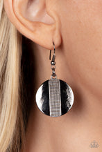 Load image into Gallery viewer, Paparazzi Metallic Enchantress - Black Necklace