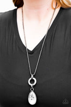 Load image into Gallery viewer, Paparazzi Lookin’ Like A Million - Black Necklace