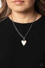 Load image into Gallery viewer, Paparazzi Kiss and SHELL - White Necklace