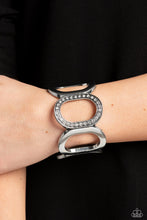 Load image into Gallery viewer, Paparazzi Opulent Ovals - White Bracelet