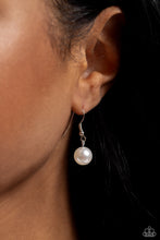 Load image into Gallery viewer, Paparazzi Corporate Catwalk - White Necklace