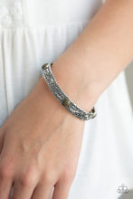 Load image into Gallery viewer, Paparazzi Wild West Story - Green Bracelet
