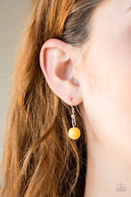 Load image into Gallery viewer, Paparazzi Beachside Babe - Yellow Necklace
