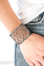 Load image into Gallery viewer, Paparazzi Dizzyingly Diva - Black Bracelet
