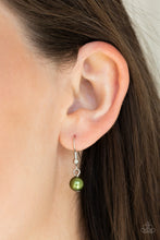 Load image into Gallery viewer, Paparazzi "5th Avenue Flirtation" Green Necklace &amp; Earring Set Paparazzi Jewelry
