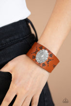 Load image into Gallery viewer, Paparazzi Desert Badlands - Brown Bracelet
