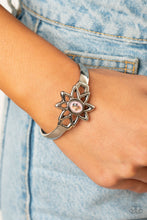 Load image into Gallery viewer, Paparazzi Sahara Garden - Pink Bracelet
