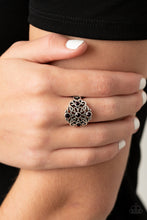 Load image into Gallery viewer, Paparazzi One DAISY At A Time - Purple Ring

