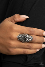 Load image into Gallery viewer, Paparazzi Cottage Couture - Black Ring
