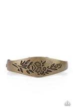 Load image into Gallery viewer, fond-of-florals-brass-p9wh-brxx-122xx
