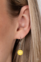 Load image into Gallery viewer, Paparazzi Popping Promenade - Yellow Necklace
