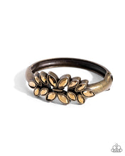 Load image into Gallery viewer, glamorously-garnished-brass-p9re-brxx-111xx
