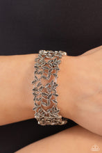 Load image into Gallery viewer, whose-vine-is-it-anyway-silver-p9se-svxx-171xx
