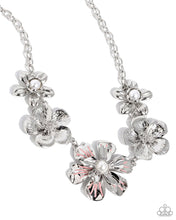 Load image into Gallery viewer, Paparazzi FLOWER Move - Orange Necklace

