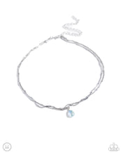 Load image into Gallery viewer, Paparazzi Teeming Teardrop - Green Necklace
