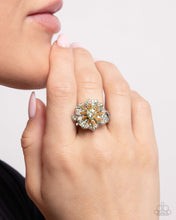 Load image into Gallery viewer, Paparazzi Decadent Display - Green Ring
