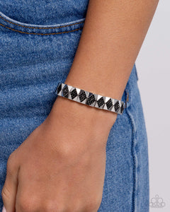 Paparazzi Ornate Outline - Black Bracelet