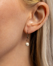 Load image into Gallery viewer, Paparazzi Highland Horseshoe - Copper Necklace
