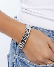 Load image into Gallery viewer, Paparazzi Good Time Grunge - White Bracelet
