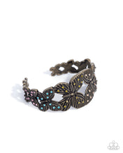 Load image into Gallery viewer, Paparazzi Mariposa Makeover - Brass Bracelet
