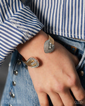 Load image into Gallery viewer, Paparazzi Fashion Forward Feature - Gold Bracelet
