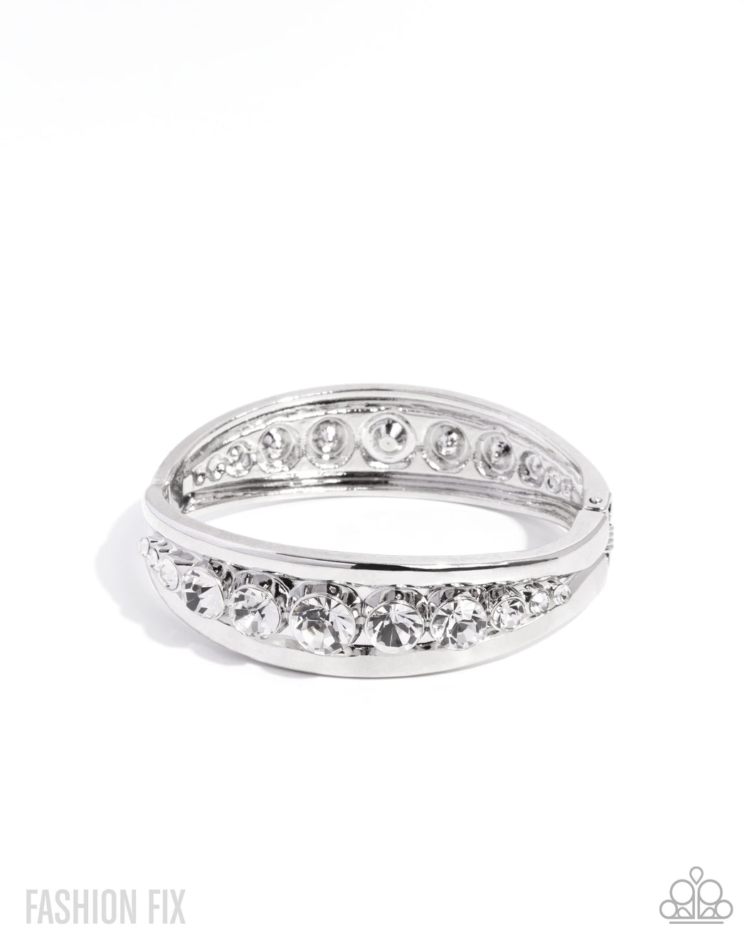 Paparazzi Chic Chronicle - White Bracelet
