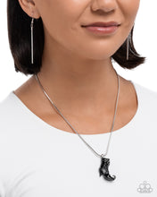 Load image into Gallery viewer, Paparazzi Witchs Fitting - Black Necklace
