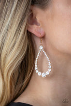 Load image into Gallery viewer, Paparazzi Token Twinkle - Gold Earrings
