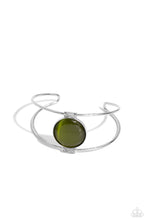 Load image into Gallery viewer, Paparazzi Candescent Cats Eye - Green Bracelet
