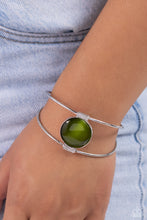 Load image into Gallery viewer, Paparazzi Candescent Cats Eye - Green Bracelet
