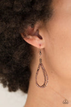 Load image into Gallery viewer, Paparazzi Catwalk Queen - Copper Necklace
