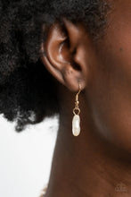 Load image into Gallery viewer, Paparazzi BEACHFRONT And Center - Gold Necklace
