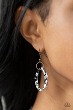 Load image into Gallery viewer, Paparazzi Capital Contour - Black Necklace
