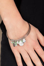 Load image into Gallery viewer, Paparazzi Secret Paradise - Green Bracelet
