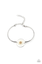 Load image into Gallery viewer, Paparazzi Cottage Season - White Bracelet
