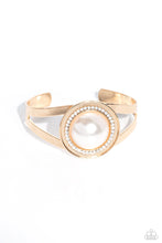 Load image into Gallery viewer, Paparazzi Put On The Glitz - Gold Bracelet
