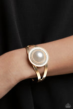 Load image into Gallery viewer, Paparazzi Put On The Glitz - Gold Bracelet
