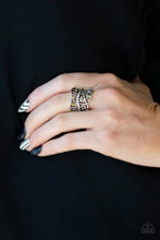 Load image into Gallery viewer, Paparazzi Stage Struck - Green Ring
