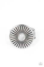Load image into Gallery viewer, Paparazzi EVERGLADE Eden - White Ring
