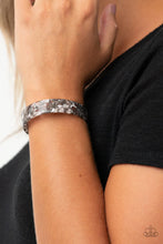 Load image into Gallery viewer, Paparazzi It’s Getting HAUTE In Here - Black Bracelet
