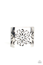 Load image into Gallery viewer, Paparazzi Get Your Bloom On - Black Bracelet
