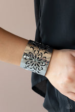 Load image into Gallery viewer, Paparazzi Get Your Bloom On - Black Bracelet
