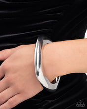 Load image into Gallery viewer, Paparazzi Rounded Reflection - Silver Bracelet
